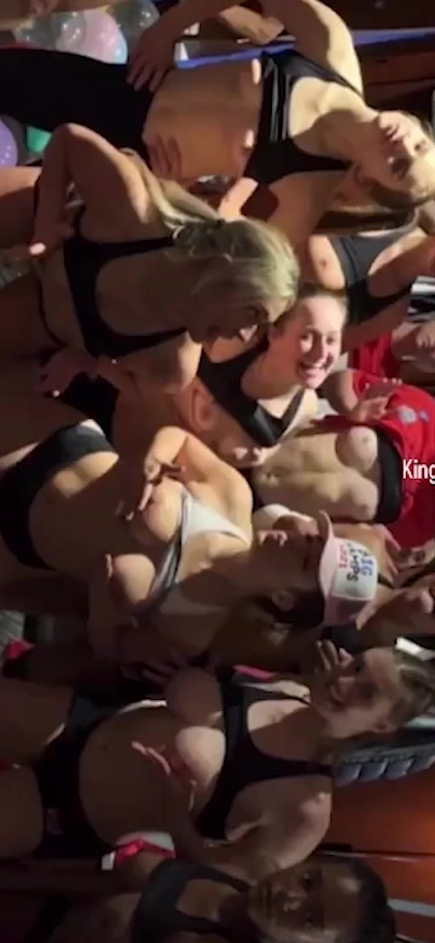 Wisconsin Volleyball Team Leaked Video Show Body Erotic